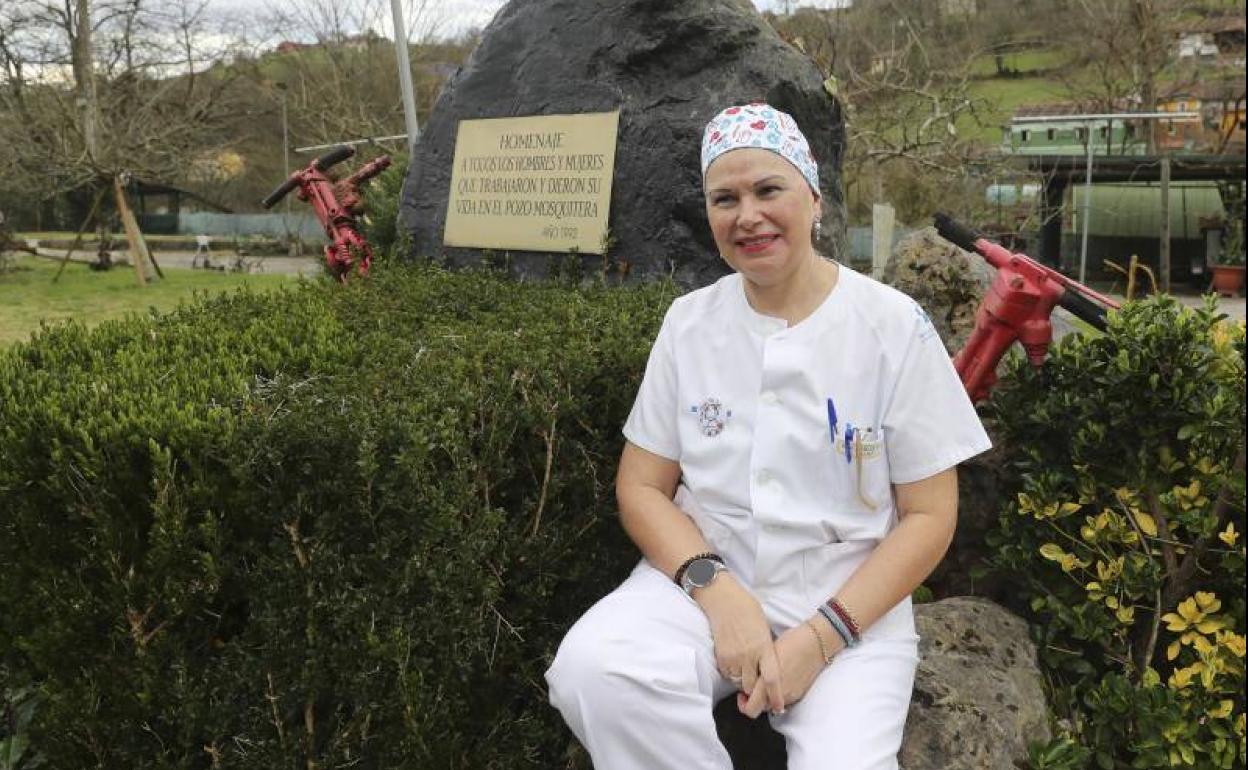 Marisol García, presidenta de la Asociación de Geriátricos de Asturias (Argas), en su geriátrico de Mosquitera.