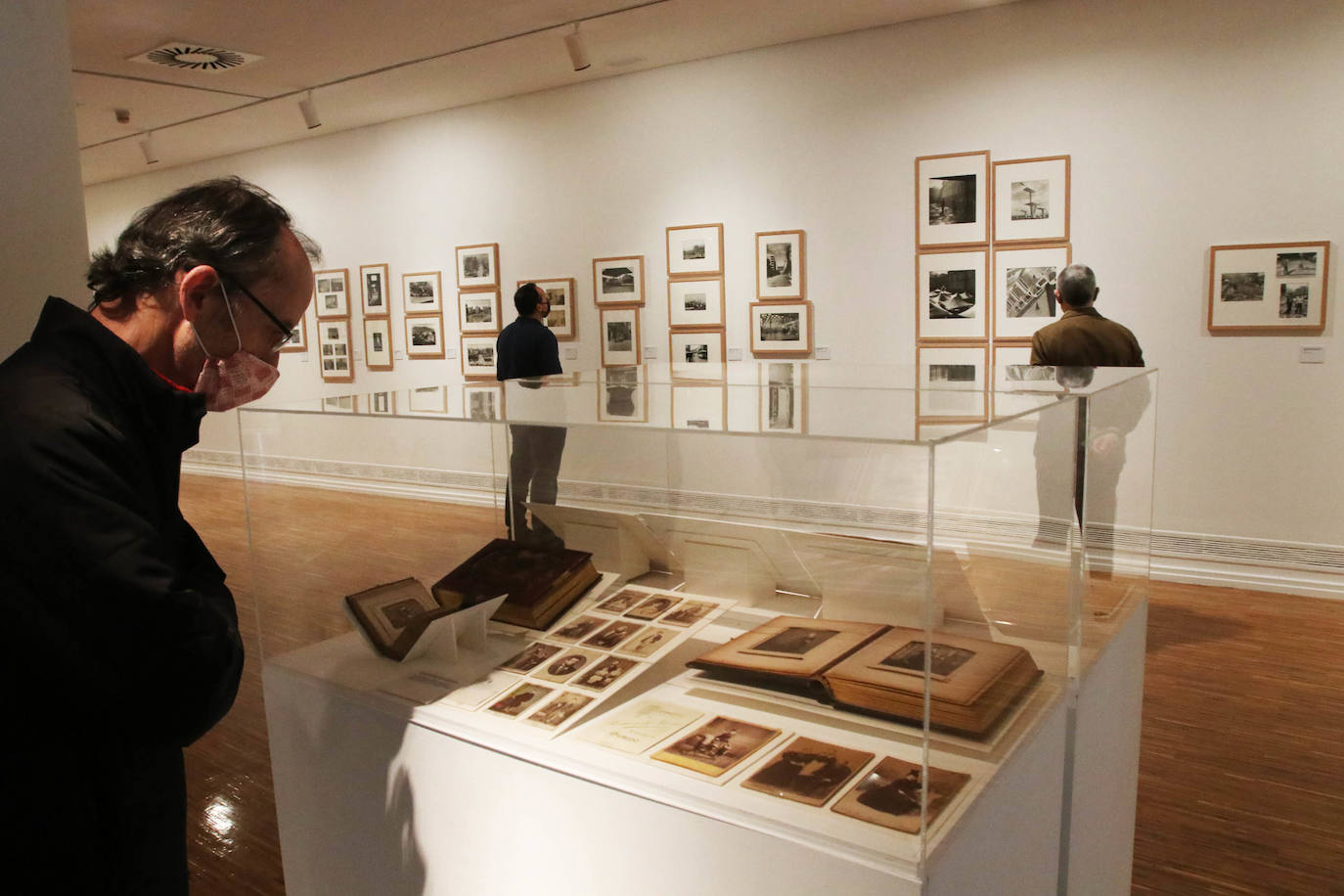 El Museo del Pueblo de Asturias ha recibido numerosas donaciones de fotografías tras la «exitosa» exposición en la sala SabadellHerrero.