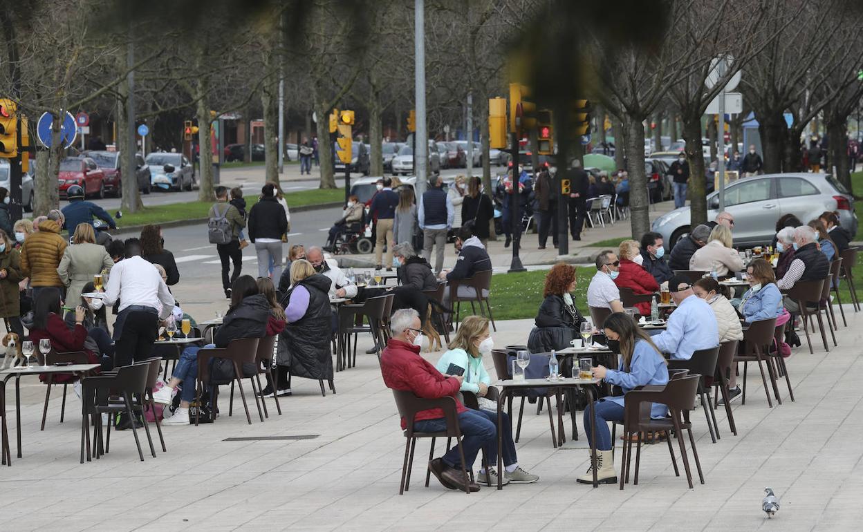 Gijón, a un día de cumplir los criterios para salir del nivel de riesgo extremo