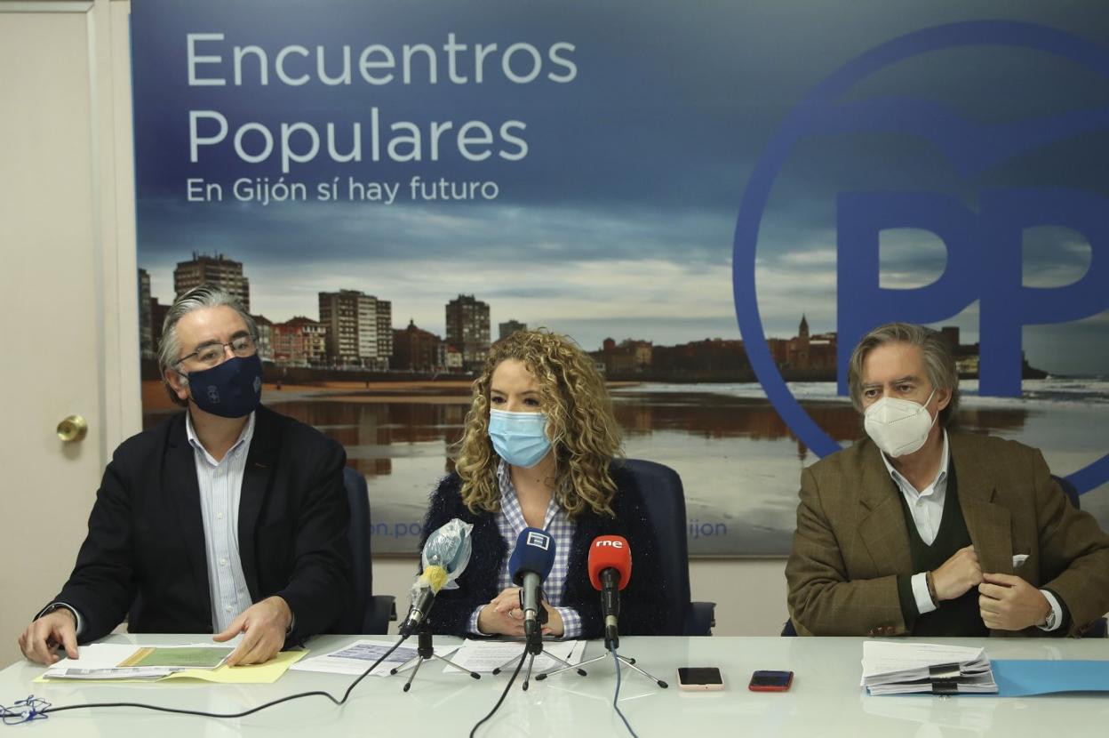 Pablo González, Teresa Mallada y Alberto López-Asenjo, en una comparecencia conjunta en diciembre. 