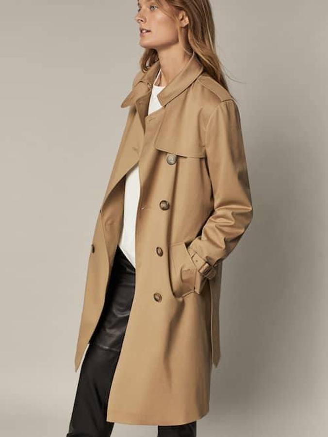 Gabardina de algodón con cinturón de Massimo Dutti, 149 euros.