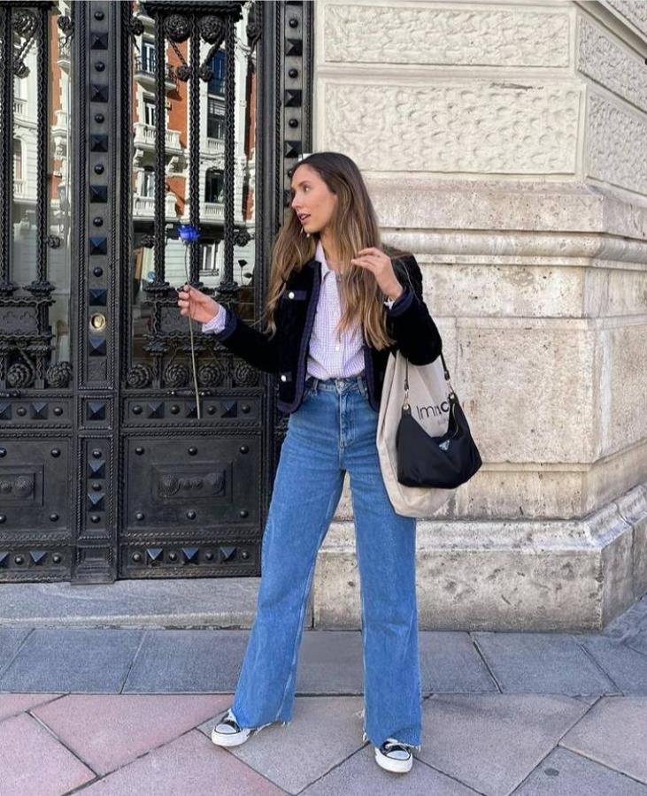 No queda nada para estrenar la primavera y menos aún para comenzar el mes de marzo y con él integrar todas esas tendencias primaverales en nuestros looks de entretiempo. Si te falta inspiración para estas próximas semanas, hoy te proponemos que innoves y que te inspires con alguno de estos looks que te proponemos. Y es que el 'streetstyle' nos trae en esta ocasión estos 31 looks ideales para diario, para ir a la oficina o para lucir en cualquier otra ocasión que se te presente este mes de marzo. Toma nota. 