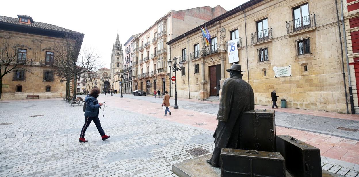 Una vista de la plaza de Porlier, con la Catedral al fondo, uno de los emblemas patrimoniales de todo el casco viejo de la ciudad. 