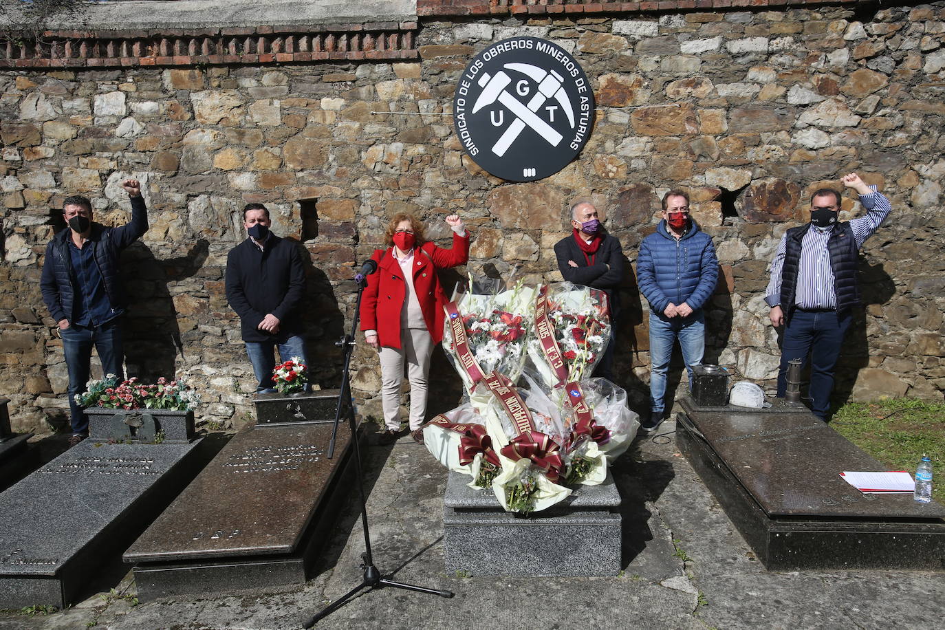 «No podemos permitir una Asturias de dos velocidades», reclama José Luis Alperi durante el insólito homenaje a Manuel Llaneza, sin público como consecuencia de la pandemia