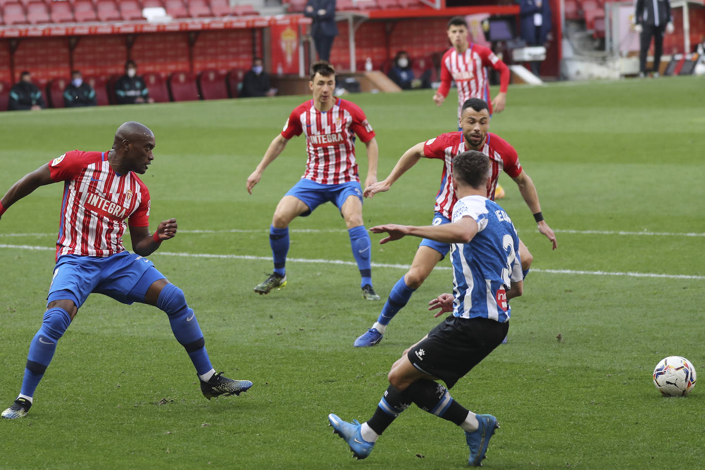 El Sporting suma un punto ante el gran candidato al ascenso esta temporada y sigue invicto en su estadio