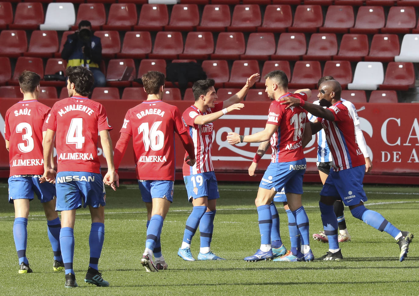 El Sporting suma un punto ante el gran candidato al ascenso esta temporada y sigue invicto en su estadio