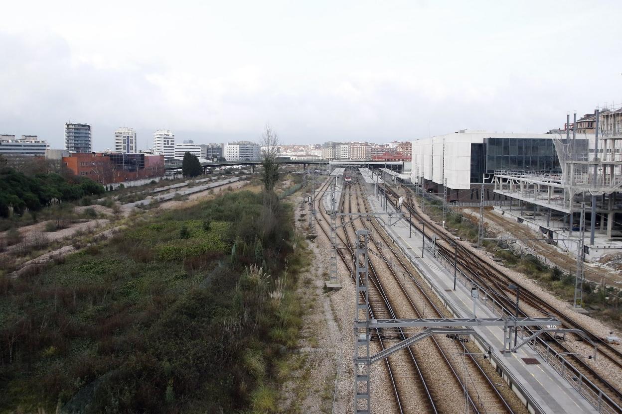 Playa de vías de la estación de tren provisional. 