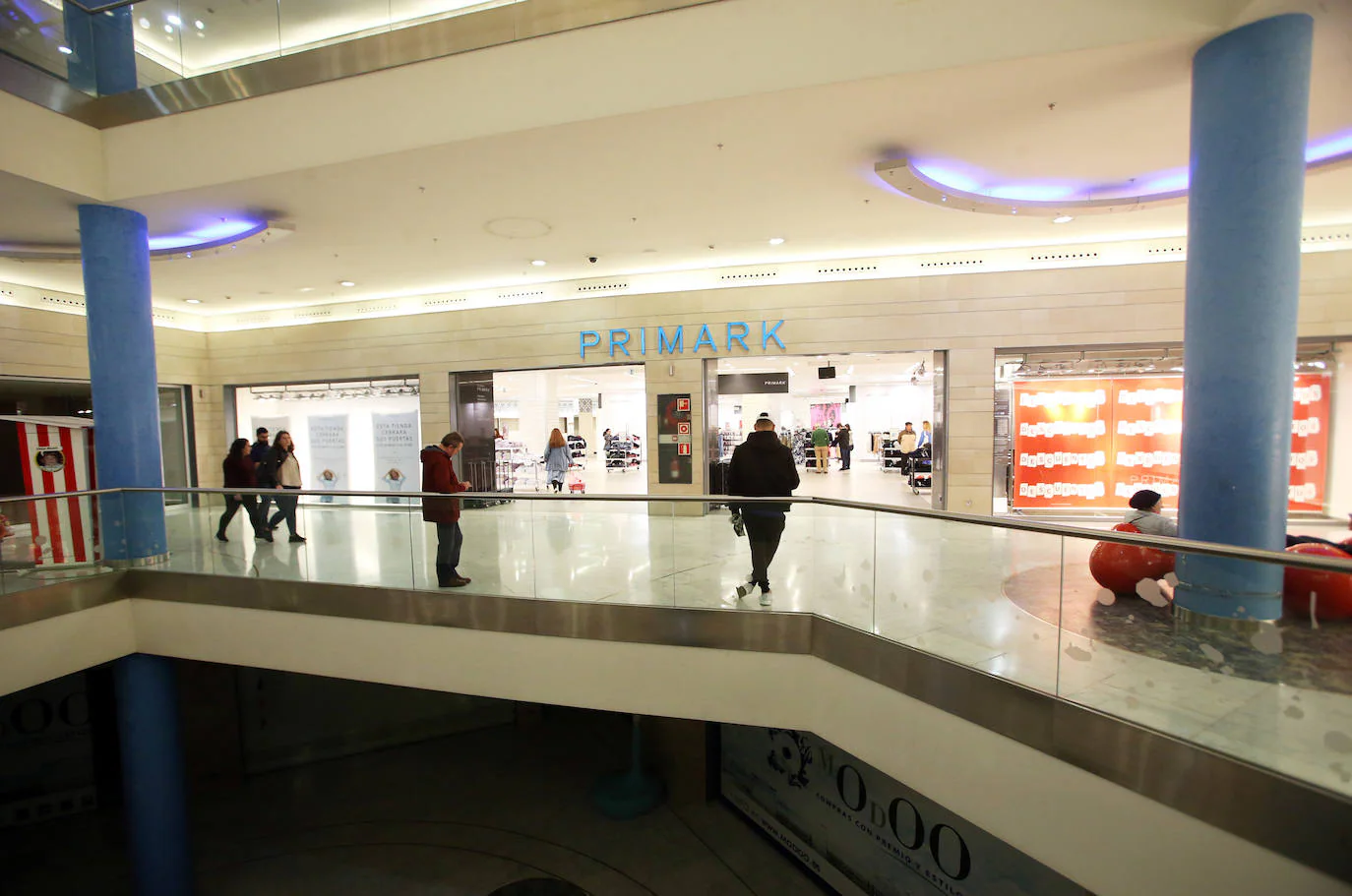 El 4 de marzo de 2008 el centro comercial del Calatrava abría sus puertas con gran boato bajo el nombre de Espacio Buenavista. Tras dos años prácticamente sin actividad, echa definitivamente el cierre. En estas imágenes, un repaso de la historia gráfica del edificio.