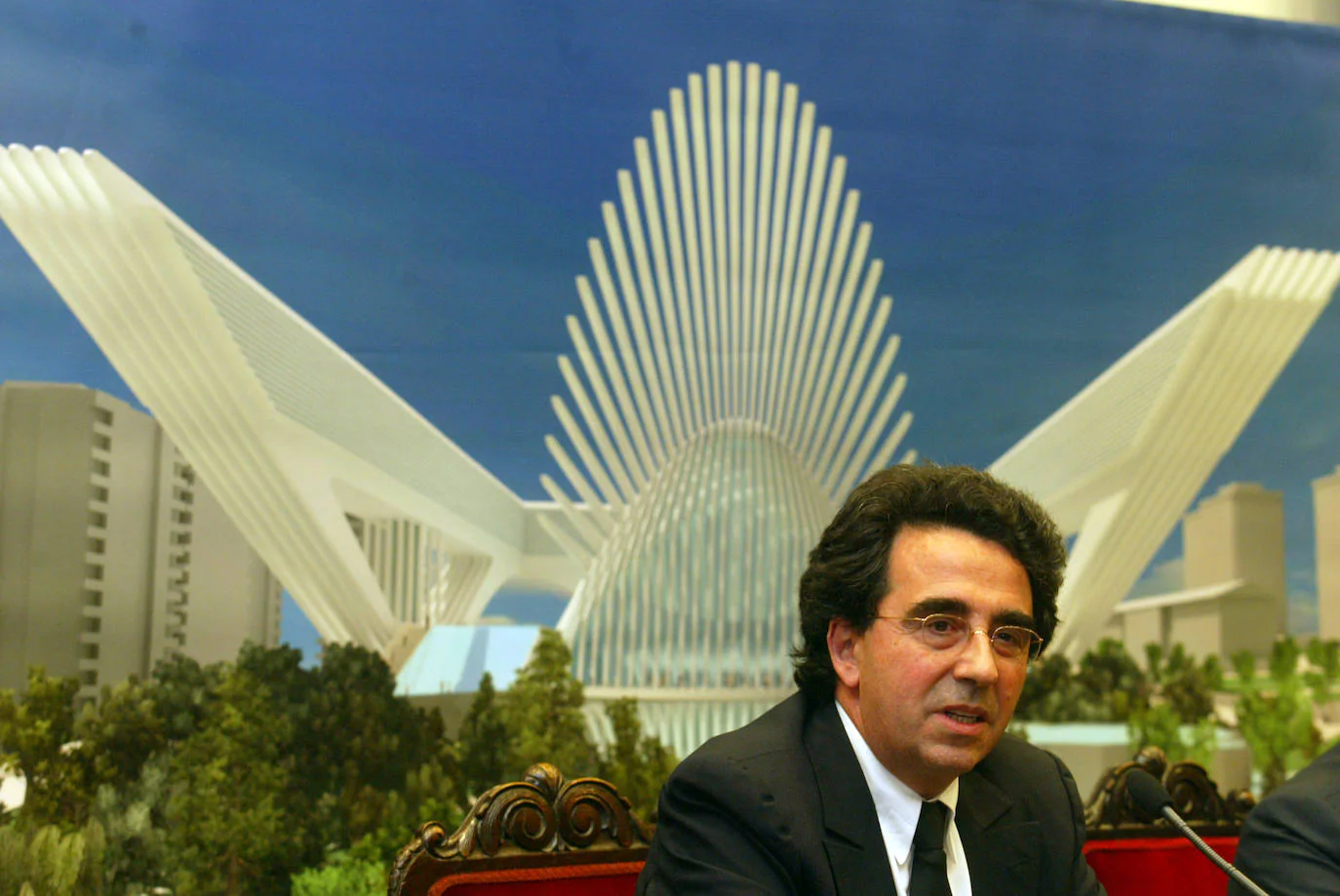 El 4 de marzo de 2008 el centro comercial del Calatrava abría sus puertas con gran boato bajo el nombre de Espacio Buenavista. Tras dos años prácticamente sin actividad, echa definitivamente el cierre. En estas imágenes, un repaso de la historia gráfica del edificio.