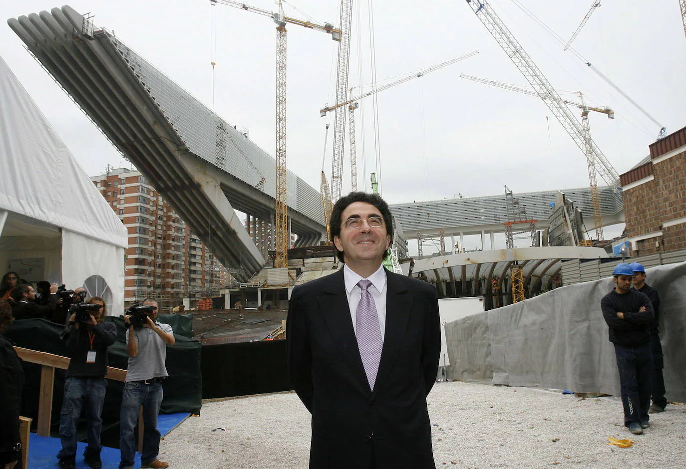 El 4 de marzo de 2008 el centro comercial del Calatrava abría sus puertas con gran boato bajo el nombre de Espacio Buenavista. Tras dos años prácticamente sin actividad, echa definitivamente el cierre. En estas imágenes, un repaso de la historia gráfica del edificio.