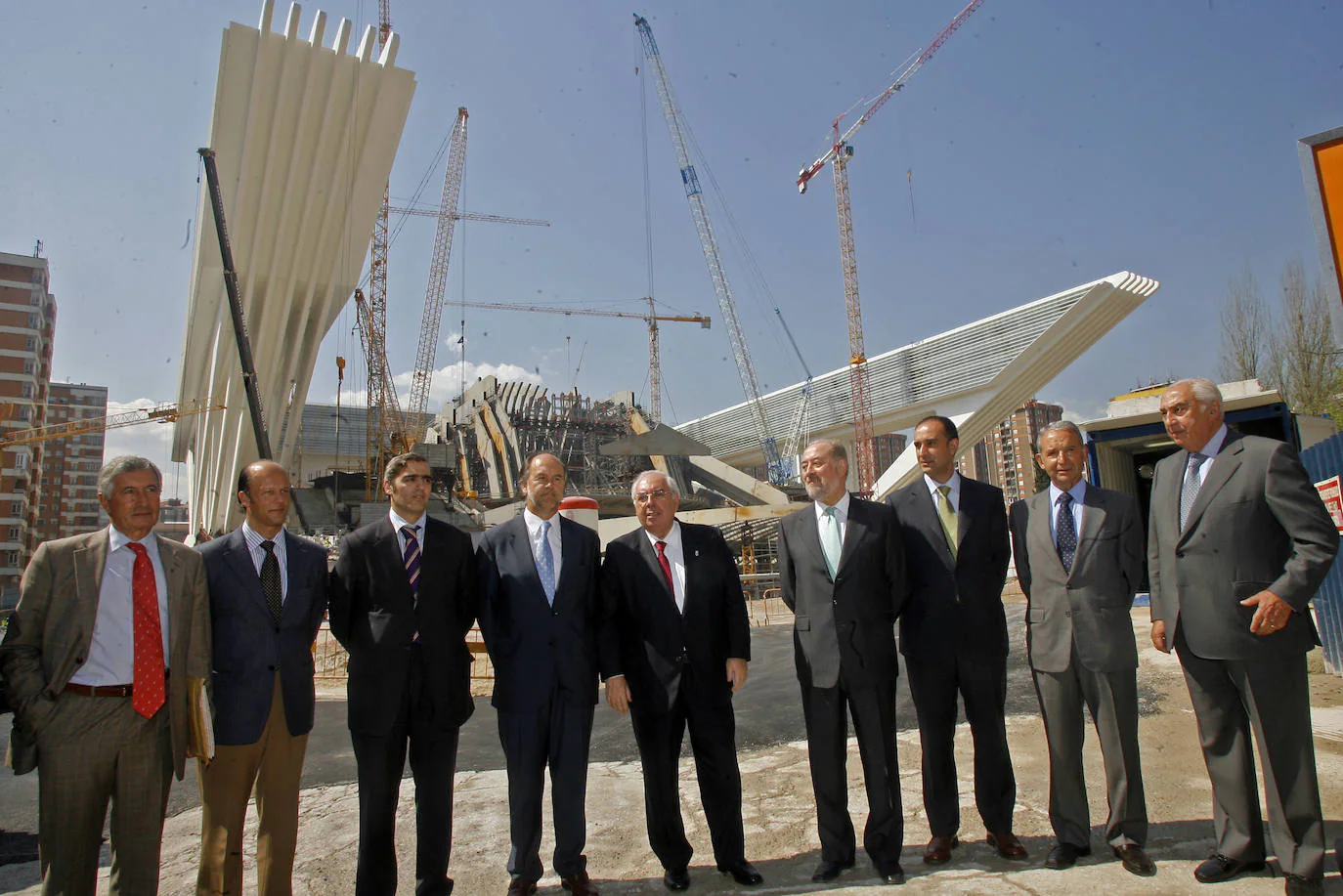 El 4 de marzo de 2008 el centro comercial del Calatrava abría sus puertas con gran boato bajo el nombre de Espacio Buenavista. Tras dos años prácticamente sin actividad, echa definitivamente el cierre. En estas imágenes, un repaso de la historia gráfica del edificio.