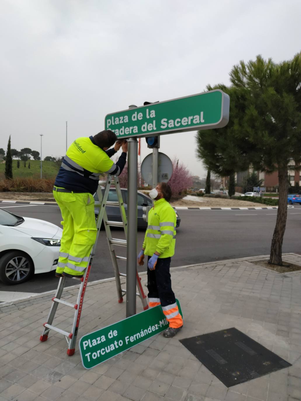 El político gijonés Torcuato Fernández-Miranda pone nombre desde este miércoles a una plaza madrileña. El alcalde de la capital, José Luis Martínez-Almeida, ha afirmado que con este hecho se remedia «una injusticia». Enrique Fernández-Miranda, hijo del gijonés, ha subrayado que se homenajea al «espíritu de concordia de la Transición''