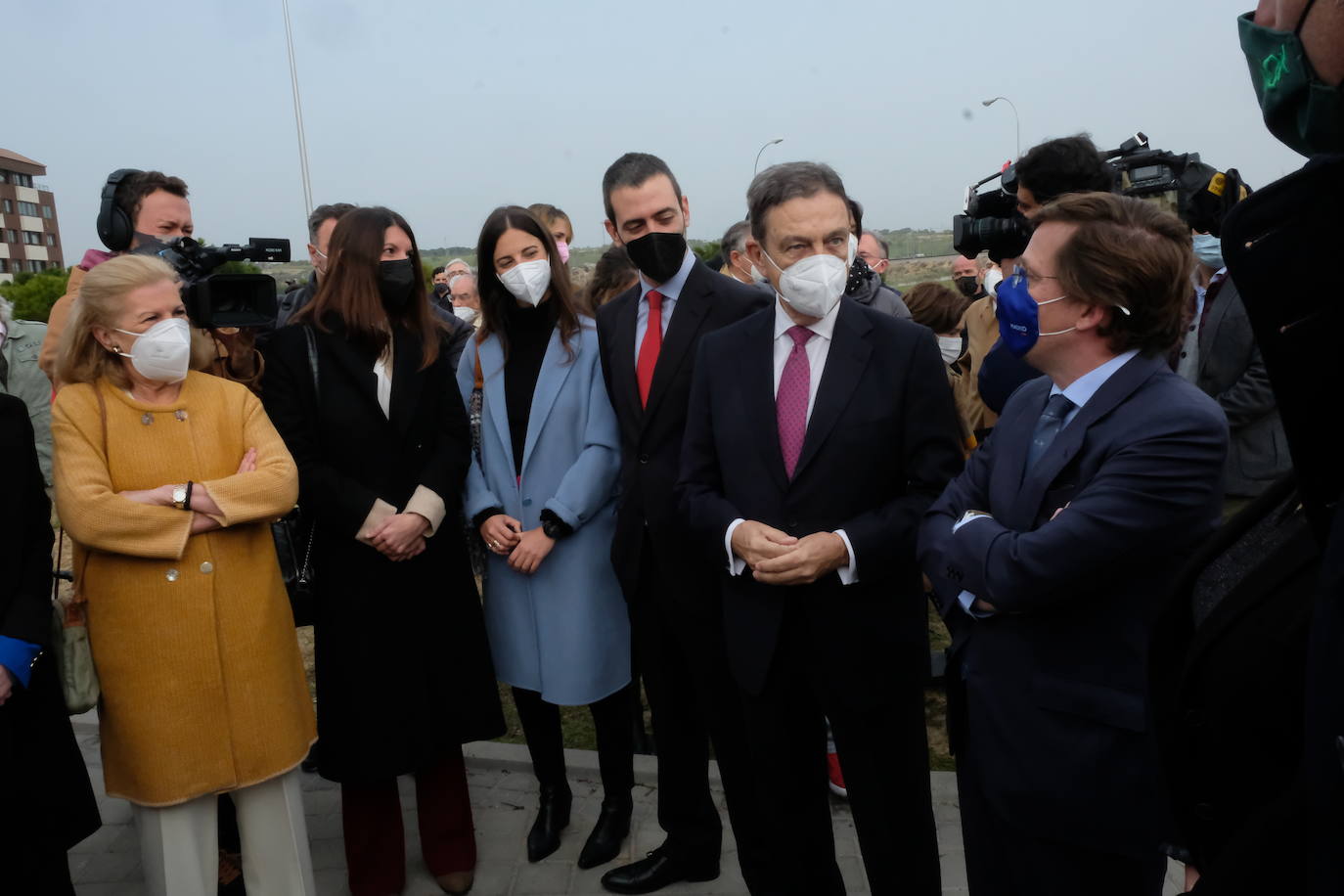 El político gijonés Torcuato Fernández-Miranda pone nombre desde este miércoles a una plaza madrileña. El alcalde de la capital, José Luis Martínez-Almeida, ha afirmado que con este hecho se remedia «una injusticia». Enrique Fernández-Miranda, hijo del gijonés, ha subrayado que se homenajea al «espíritu de concordia de la Transición''