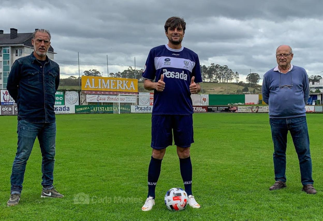 Arriba, en un partido con el Sporting persiguiendo a Messi. Abajo, el día de su presentación con el Marino, su último club. 