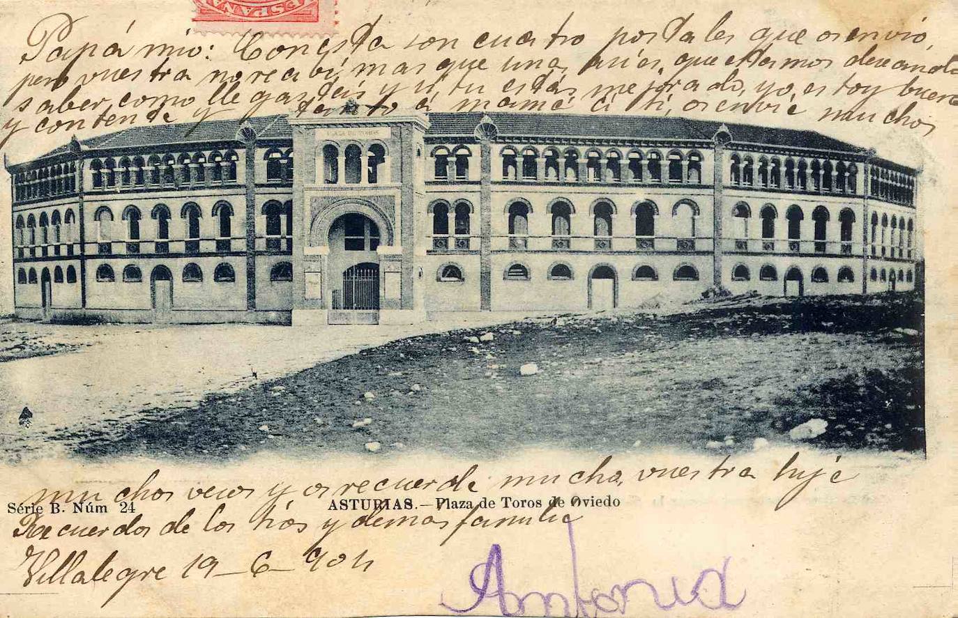 La plaza de toros de Oviedo data de 1889 y durante más de un siglo permaneció en actividad combinando las corridas taurinas con otras actividades lúdicas. A pesar de que en 2007 fue declarada Bien de Interés Cultural (BIC) la maleza y el abandono se ciernen sobre ella. Ayer, el Consejo de Patrimonio respondió de forma positiva a la consulta del Ayuntamiento sobre el proyecto de reforma y adaptación a nuevos usos, que quizás escriba un nuevo futuro para el emplazamiento. 
