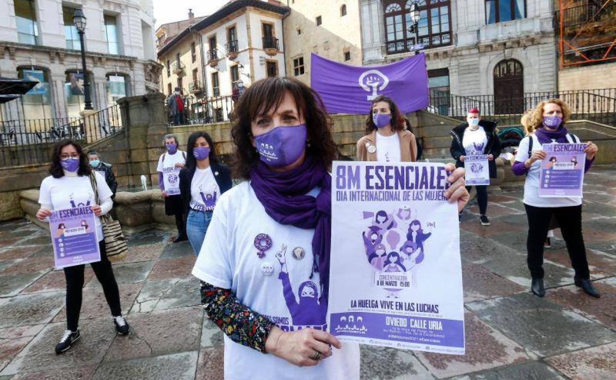 Presentación de las concentraciones del 8M en la plaza de la Catedral de Oviedo.