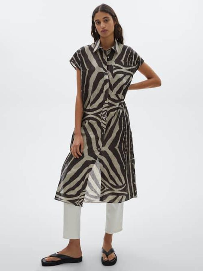 Vestido con estampado de cebra y tejido de lino de Massimo Dutti, 89,95 euros.