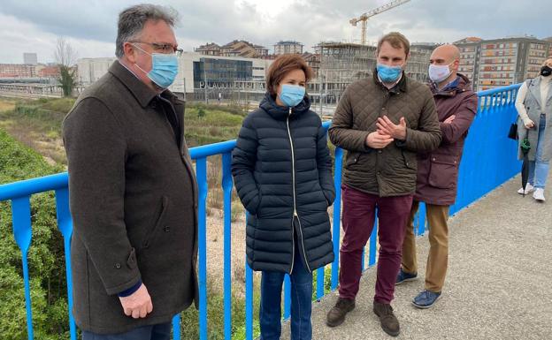 Carmen Moriyón, presidenta de Foro Asturias y exalcaldesa de Gijón, en el cnetro, durante la rueda de prensa.