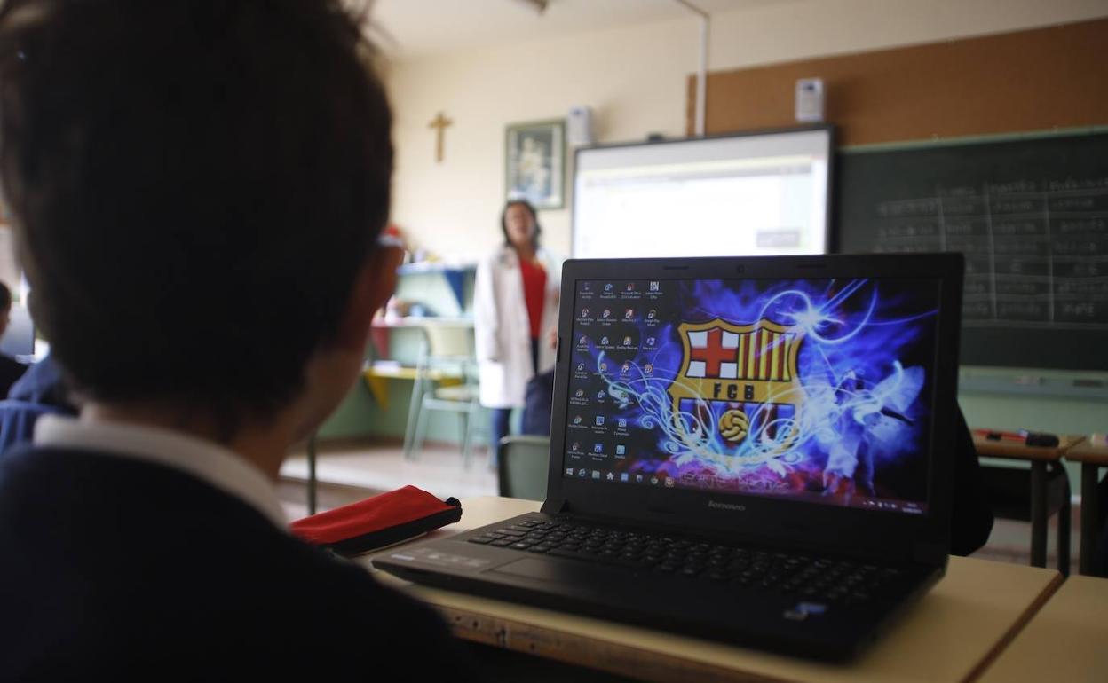 Día Internacional de la Eficiencia Energética: ¿Sabías que un ordenador portátil consume un 50 % menos que uno de sobremesa? 