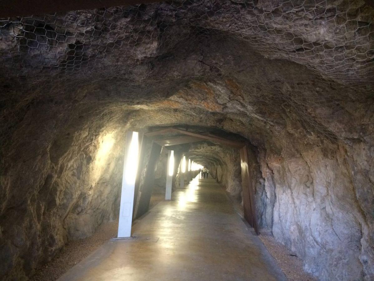 TÚNEL DEL CASTILLO DE DÉNIA (ALICANTE) |Una vez finalizada la guerra, se mantuvo abierto uniendo así dos partes de la ciudad.