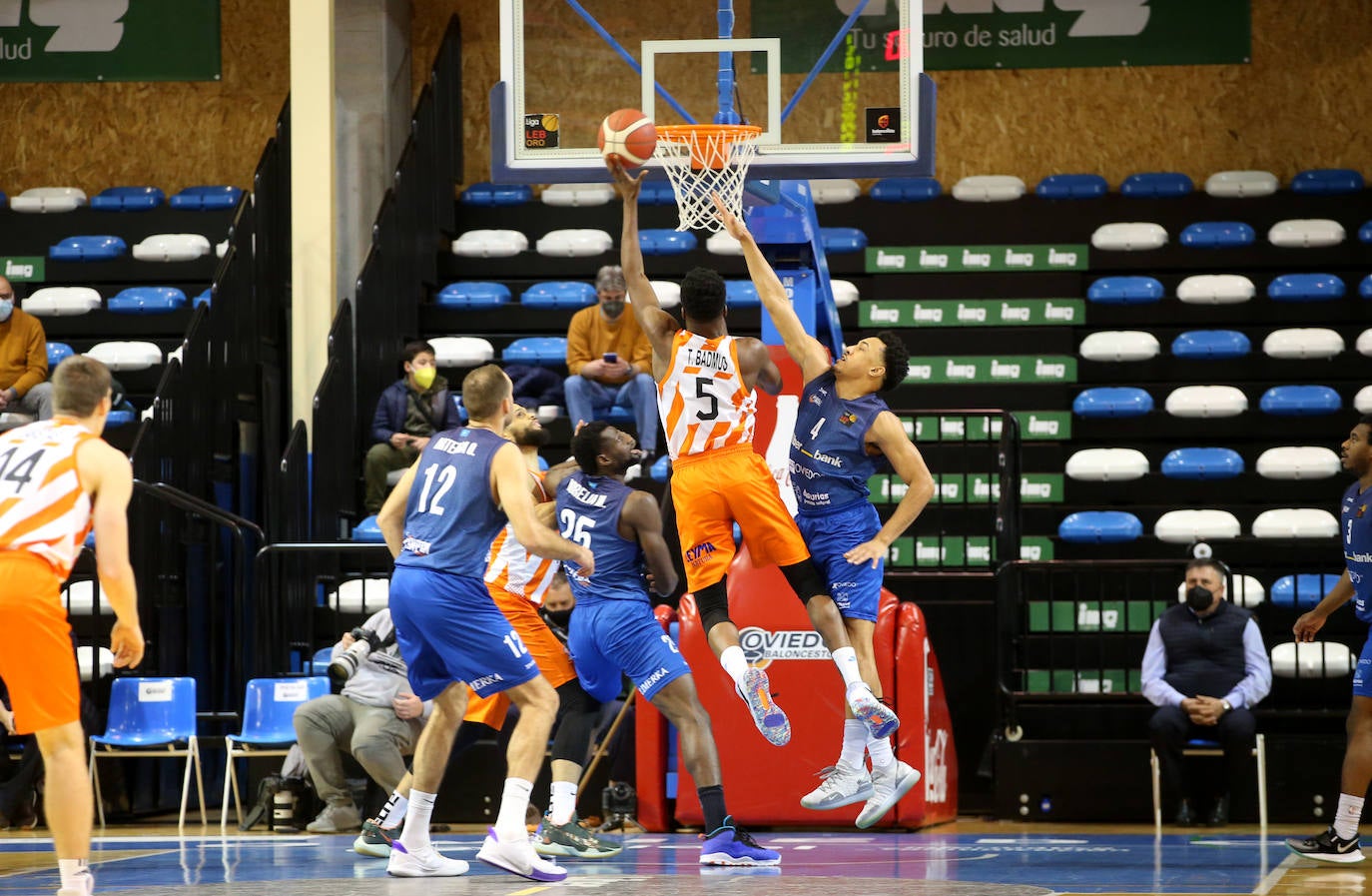 El Liberbank Oviedo cerró la primera fase de la LEB Oro, con un triunfo de gran valor ante el Leyma Coruña. Los ovetenses llegaron a ir quince puntos por debajo en el marcador.