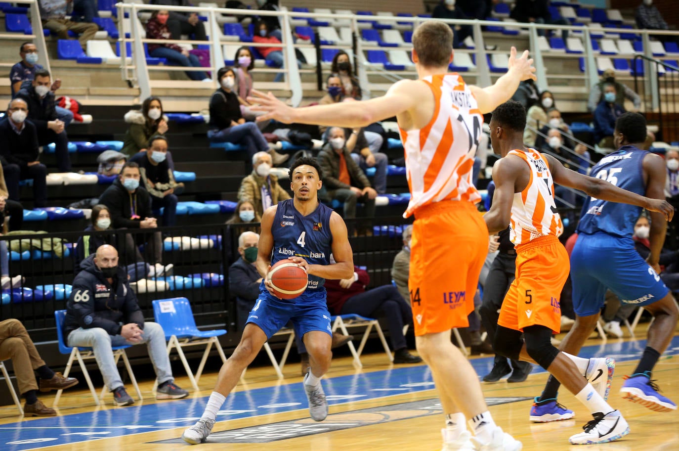 El Liberbank Oviedo cerró la primera fase de la LEB Oro, con un triunfo de gran valor ante el Leyma Coruña. Los ovetenses llegaron a ir quince puntos por debajo en el marcador.