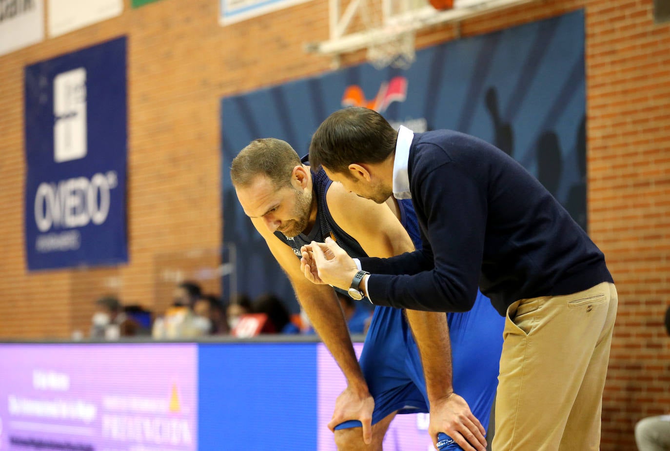 El Liberbank Oviedo cerró la primera fase de la LEB Oro, con un triunfo de gran valor ante el Leyma Coruña. Los ovetenses llegaron a ir quince puntos por debajo en el marcador.