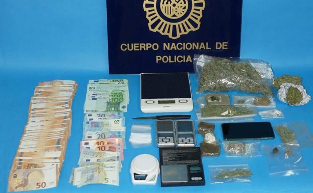 Material requisado por los agentes.