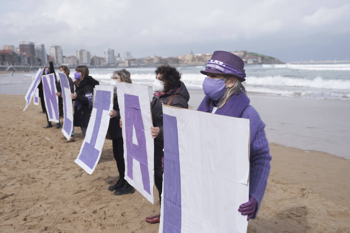 Concentraciones feministas en Gijón, Oviedo, Avilés, Siero y Colunga para presentar la protesta del Día Internacional de las Mujeres