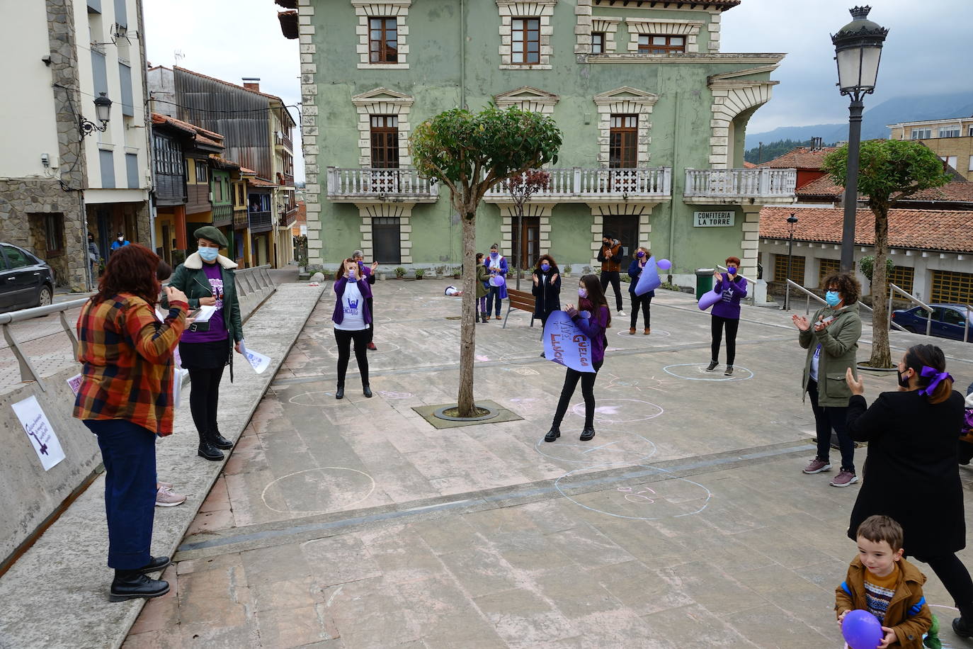 Concentraciones feministas en Gijón, Oviedo, Avilés, Siero y Colunga para presentar la protesta del Día Internacional de las Mujeres