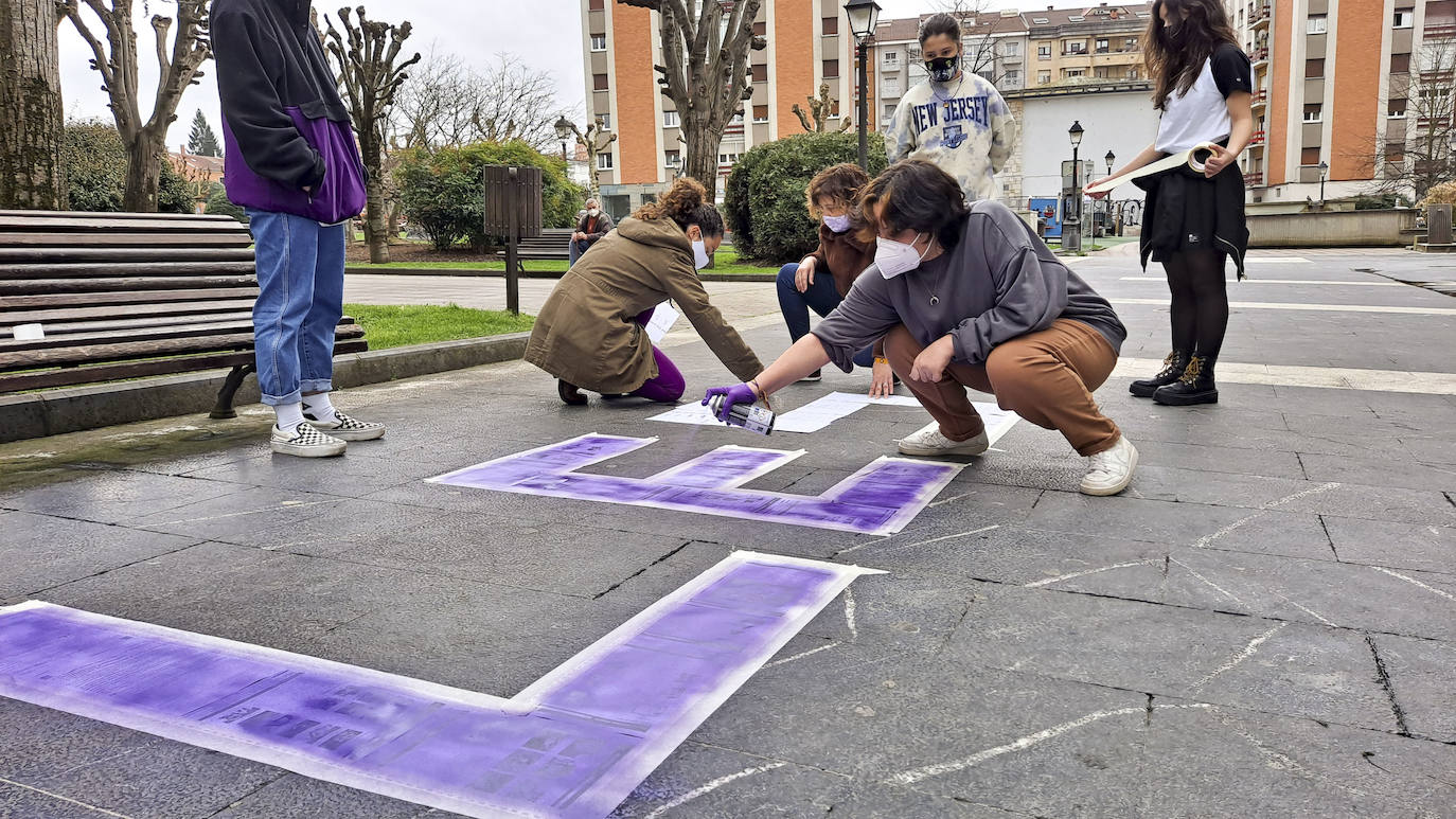 Concentraciones feministas en Gijón, Oviedo, Avilés, Siero y Colunga para presentar la protesta del Día Internacional de las Mujeres