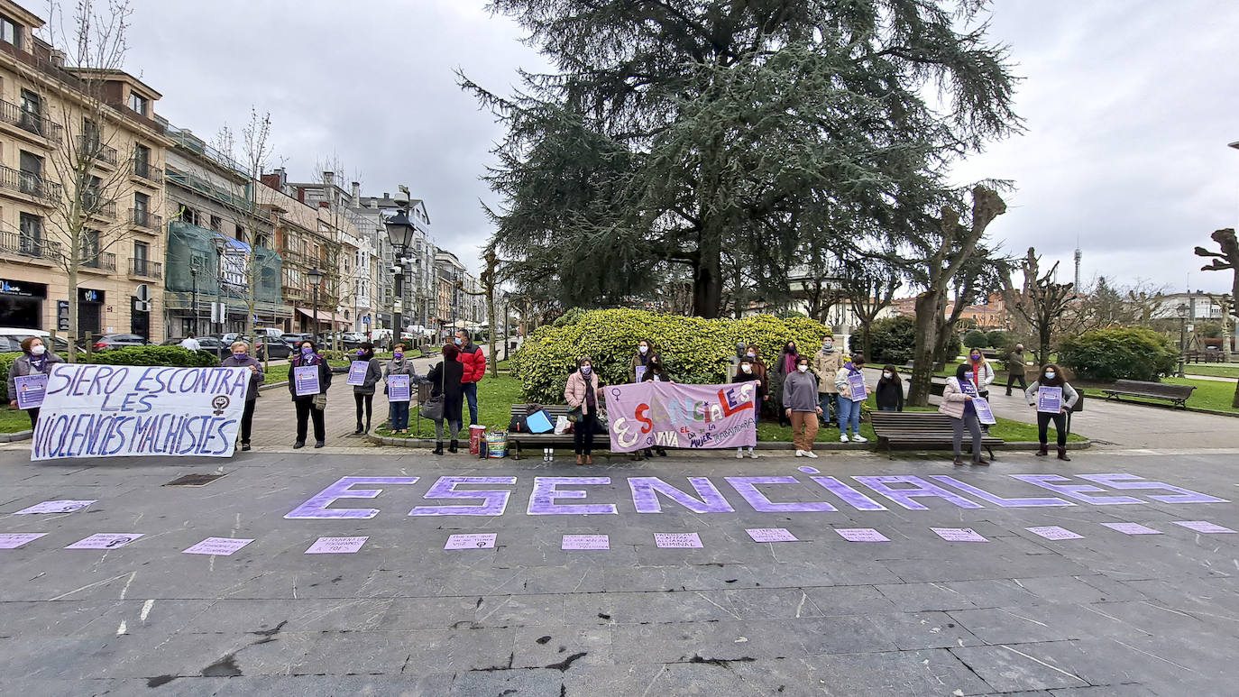 Concentraciones feministas en Gijón, Oviedo, Avilés, Siero y Colunga para presentar la protesta del Día Internacional de las Mujeres