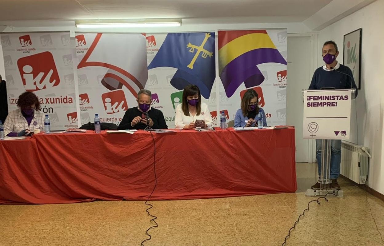 Ovidio Zapico se dirige a los asistentes a la asamble de IU preparatoria del próximo cónclave federal. 