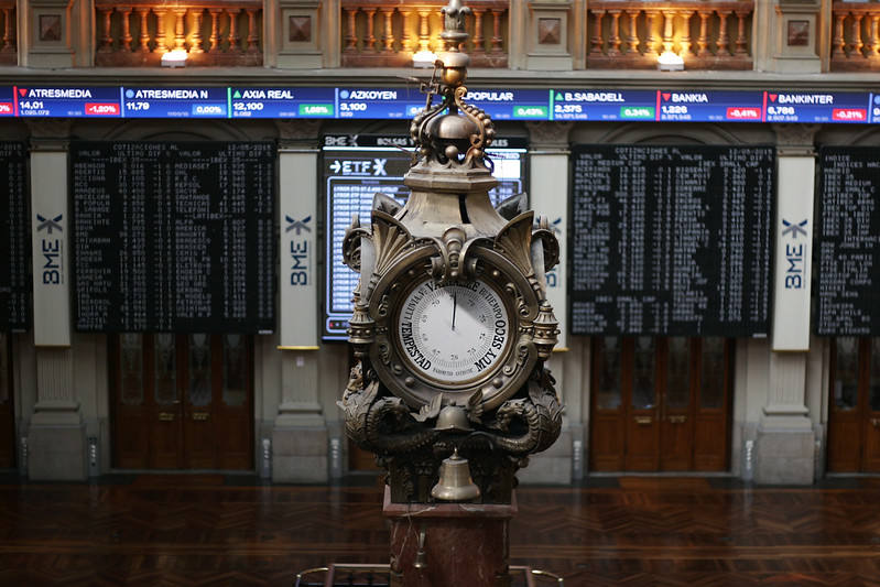 Reloj de la Bolsa de Madrid. 