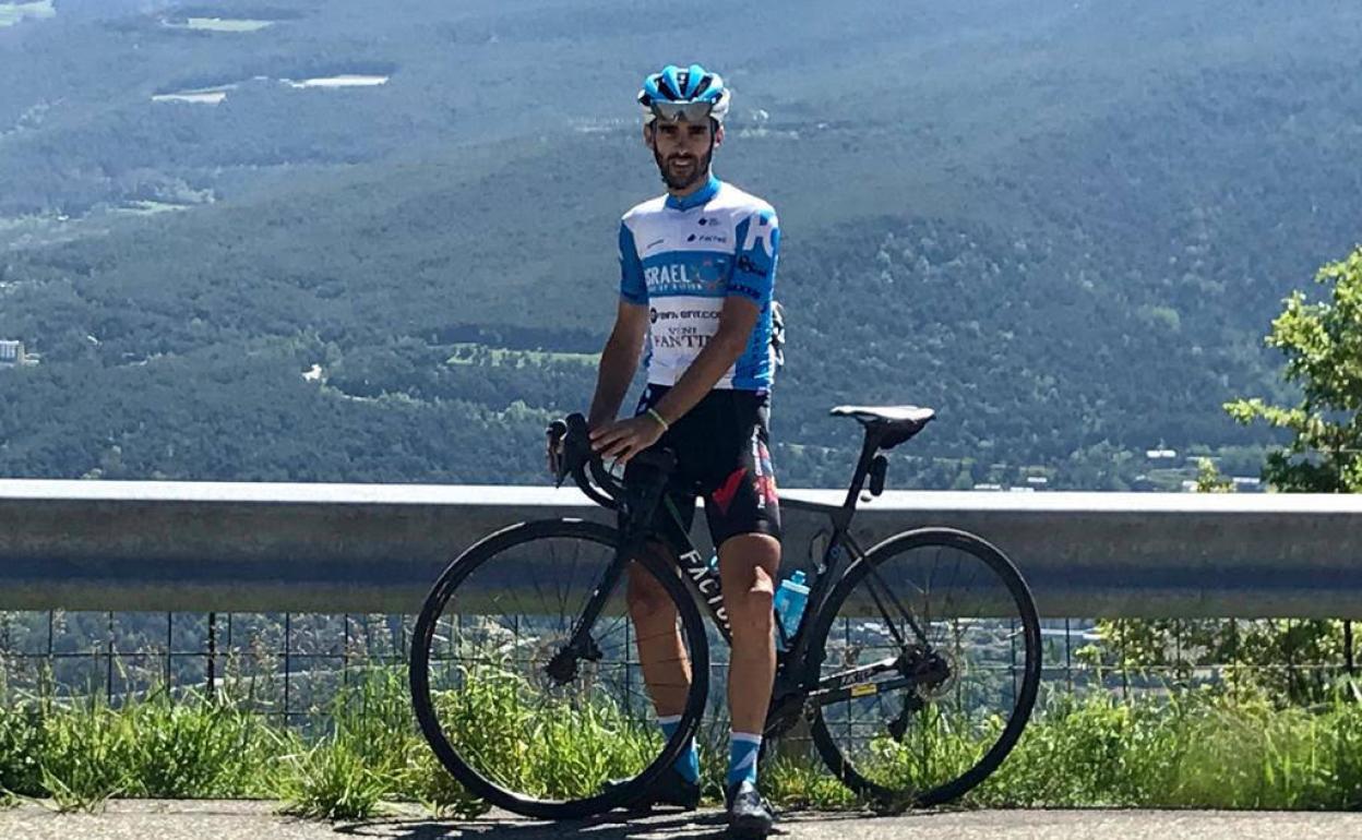 Dani Navarro con el maillot del Israel Cycling, su último equipo