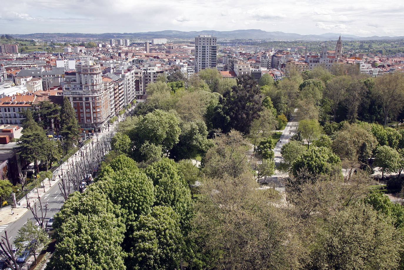 El plan director del Campo de San Francisco busca recuperar el pulmón verde para los ciudadanos e impulsar mejoras que le permitan recuperar el esplendor de épocas pasadas. Generaciones y generaciones se han criado corriendo entre sus árboles y caminos, convirtiéndole en fiel testigo de la historia de Oviedo