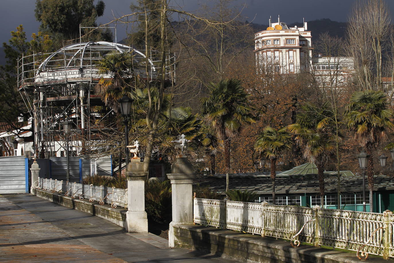 El plan director del Campo de San Francisco busca recuperar el pulmón verde para los ciudadanos e impulsar mejoras que le permitan recuperar el esplendor de épocas pasadas. Generaciones y generaciones se han criado corriendo entre sus árboles y caminos, convirtiéndole en fiel testigo de la historia de Oviedo