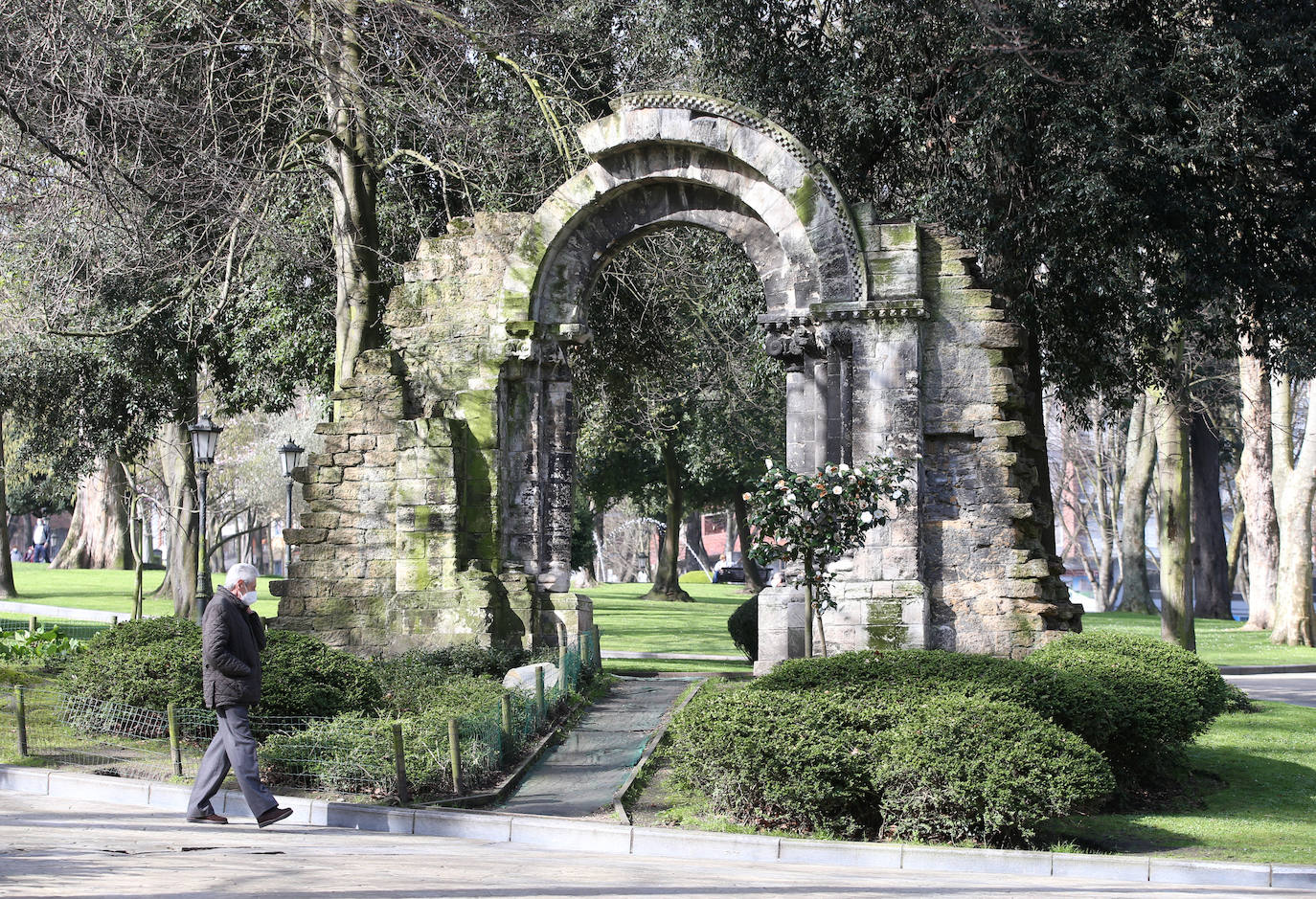 El plan director del Campo de San Francisco busca recuperar el pulmón verde para los ciudadanos e impulsar mejoras que le permitan recuperar el esplendor de épocas pasadas. Generaciones y generaciones se han criado corriendo entre sus árboles y caminos, convirtiéndole en fiel testigo de la historia de Oviedo