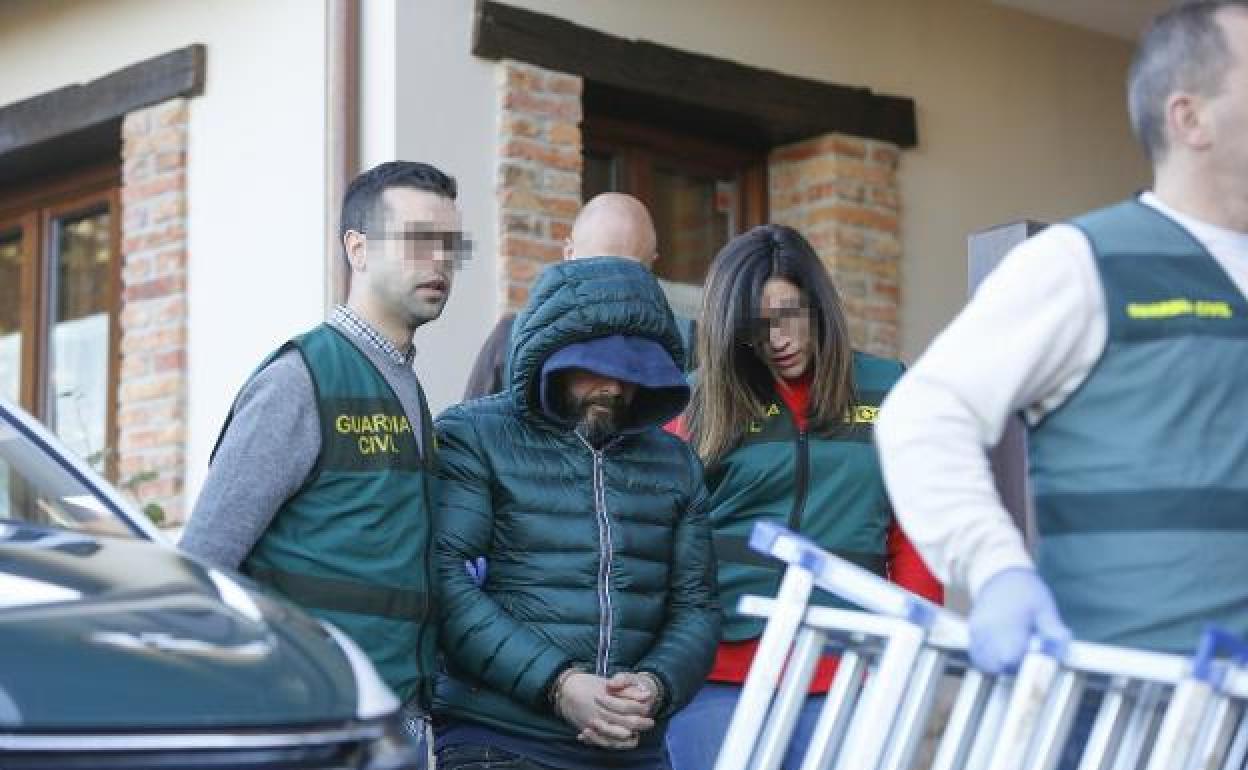 Pedro Nieva, durante el registro de su chalé de Belmonte de Pría