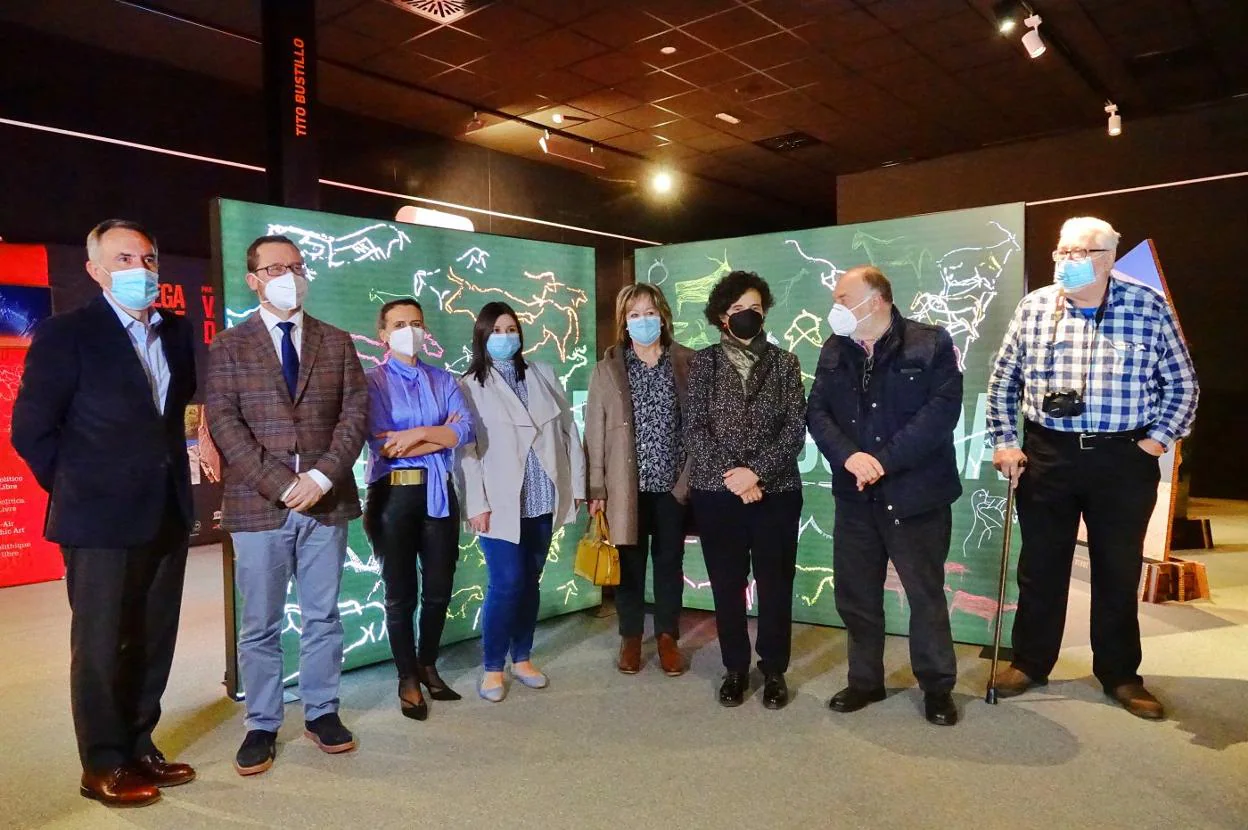 José Javier Fernández Moreno, Gumersindo Bueno, Aida Carvalho, Cristina Cerra, Belén Fernández, Berta Piñán, Ramón Canal y Jesús Fernández Malvárez, ayer en la conmemoración del décimo aniversario del centro. 