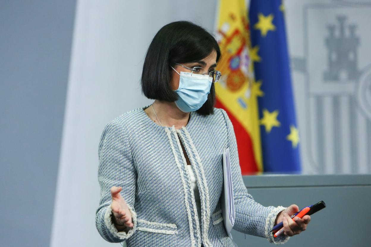 La ministra de Sanidad, Carolina Darias, ayer, al término de la rueda de prensa tras el Consejo Interterritorial. 