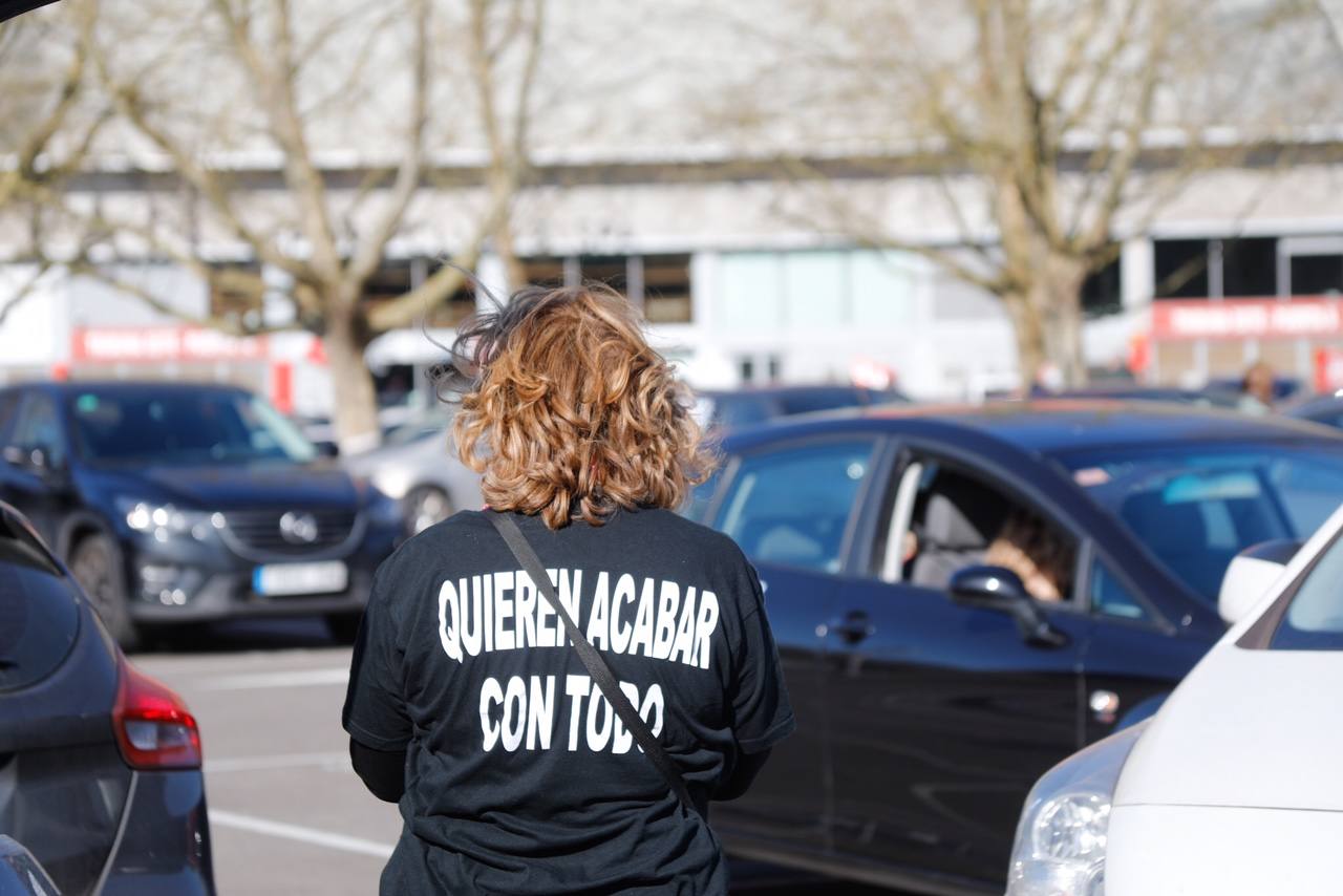 Desde Avilés, Gijón y Olloniego hacia Oviedo han salido tres caravanas de vehículos convocados por los sindicatos UGT y CC OO en defensa de la industria asturiana.