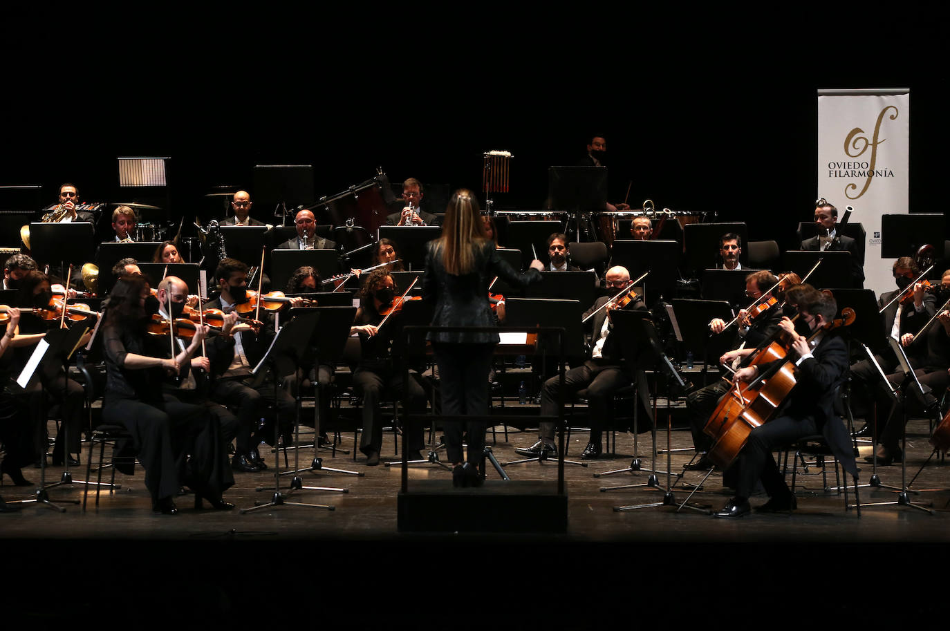 El teatro Campoamor de Oviedo fue el escenario del concierto «Mujeres en la música», dirigido por Isabel Rubio y en el que se estrenó la obra «Mensaje interestelar», de la compositora ovetense Raquel Rodríguez