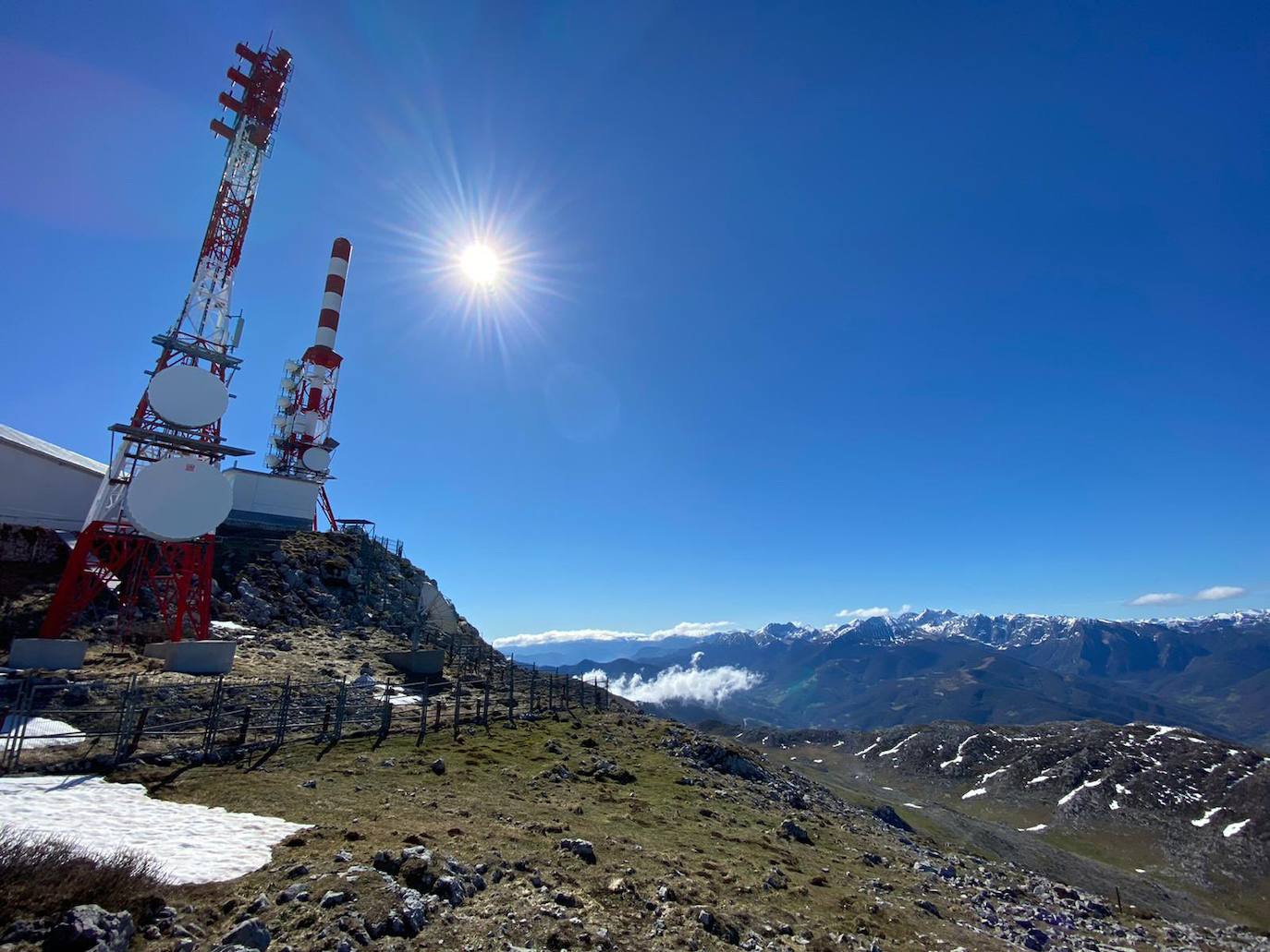 La Vuelta a España 2021 tendrá dos finales de etapa en Asturias. El pelotón llegará el 1 de septiembre en la jornada 17, con destino los Lagos de Covadonga. Un día después, los corredores saldrán de Salas y descubrirán el Gamoniteiro en la que apunta a ser la etapa decisiva de la edición. 