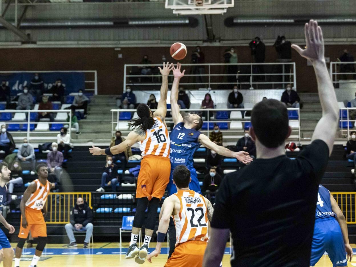 El partido ante el Coruña fue el último del Liberbank en Pumarín. 