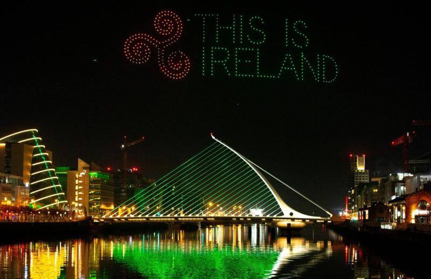 El puente Samuel Beckett es un puente atirantado diseñado por Santiago Calatrava y ubicado en Dublín, Irlanda​.