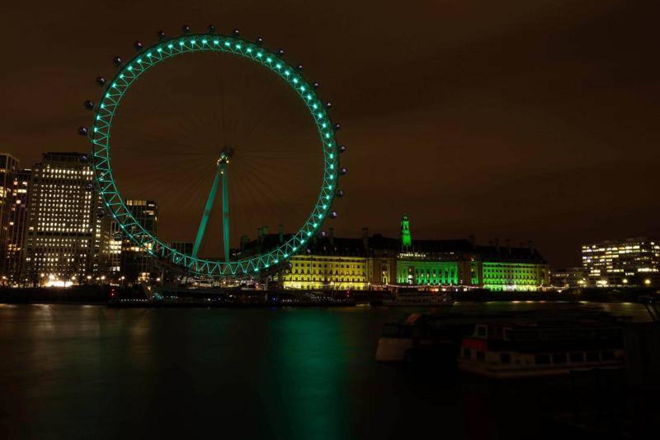 El London Eye Londres. Está situada en la orilla sur del Támesis.