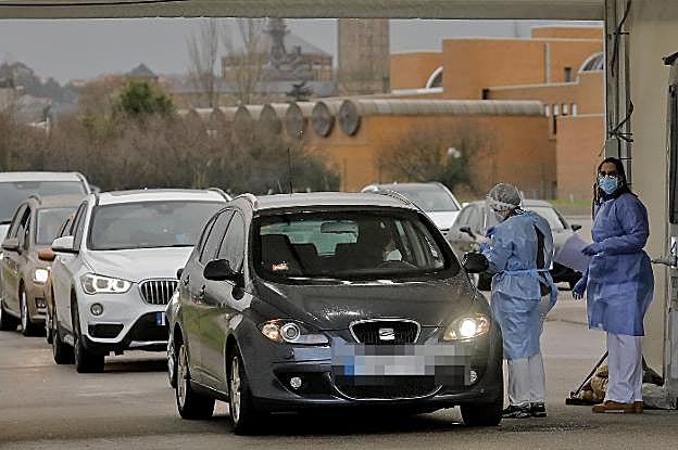 Salud, en alerta por el aumento de contagios en Gijón y Oviedo