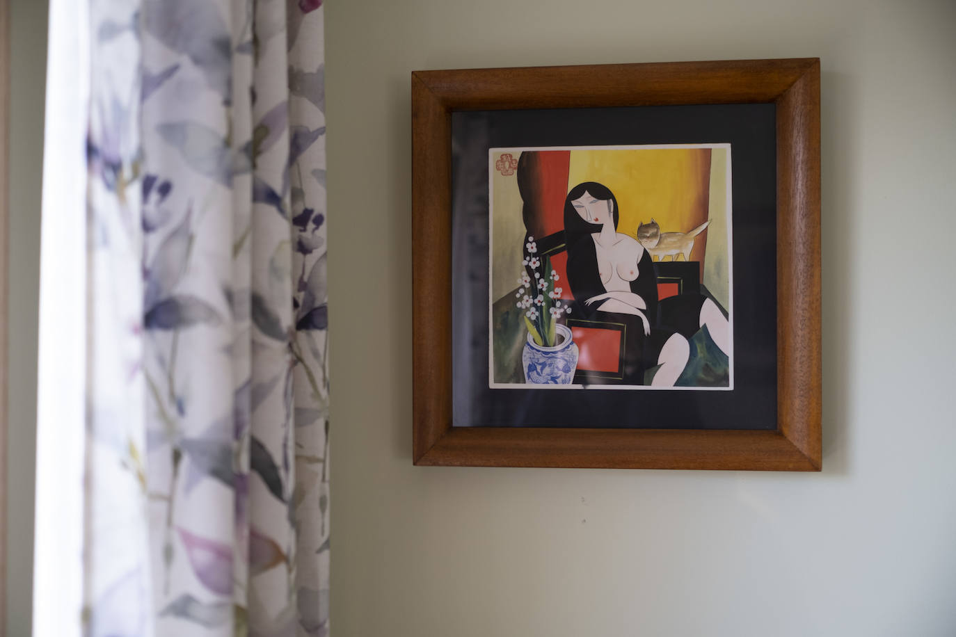 En un bosque. La vivienda de este artista visual y profesor de dibujo se integra en una carbayera de la que se disfruta a través de ventanales, porches abiertos y galerías