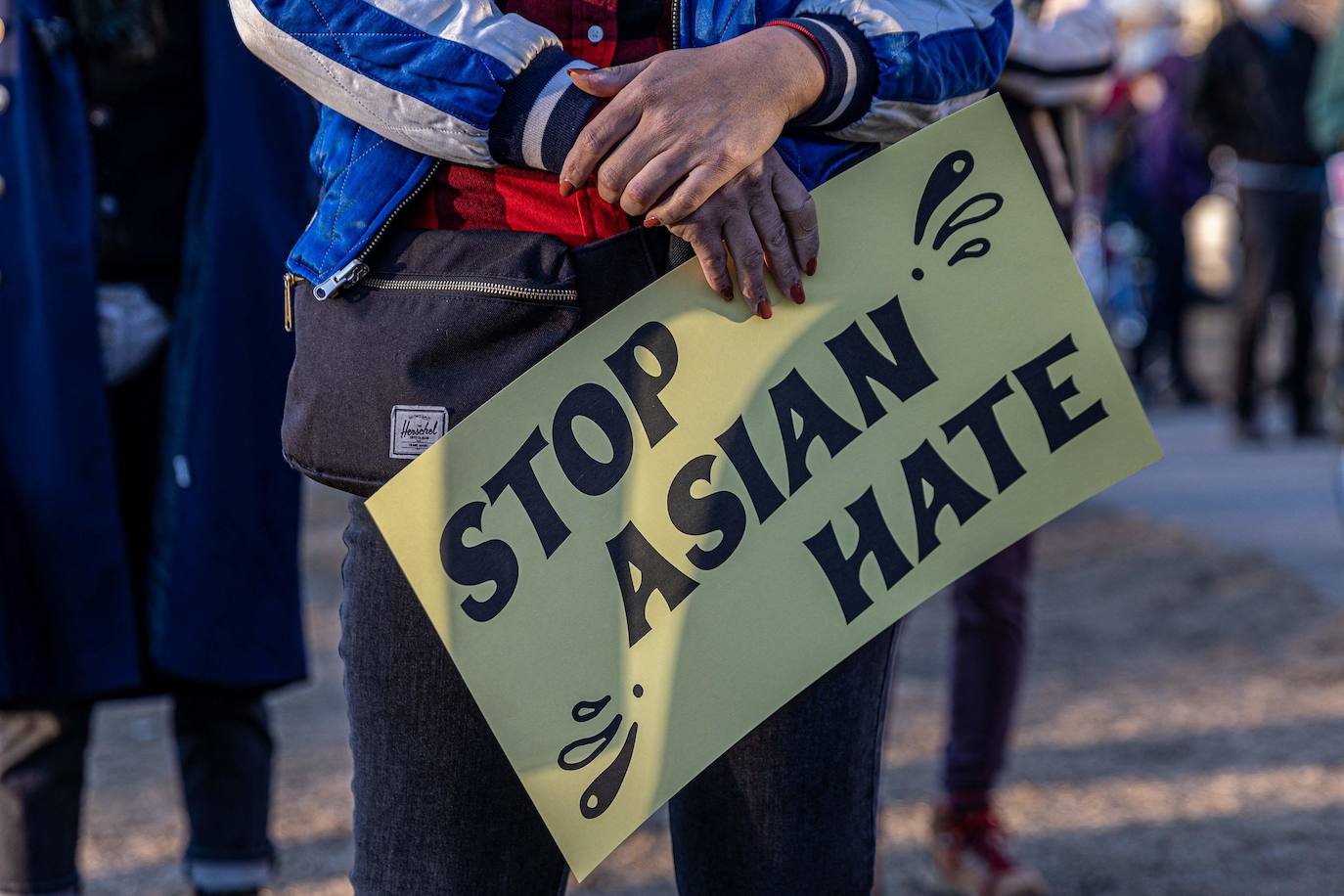 La muerte de ocho personas en el tiroteo contra tres salones de masajes asiáticos de Atlanta y Acworth ha despertado los temores de la comunidad asática, que denuncia el racismo oriental. El presidente de EE UU, Jon Biden, se reunirá hoy con líderes de la comunidad asiático-estadounidense para abordar el asunto.